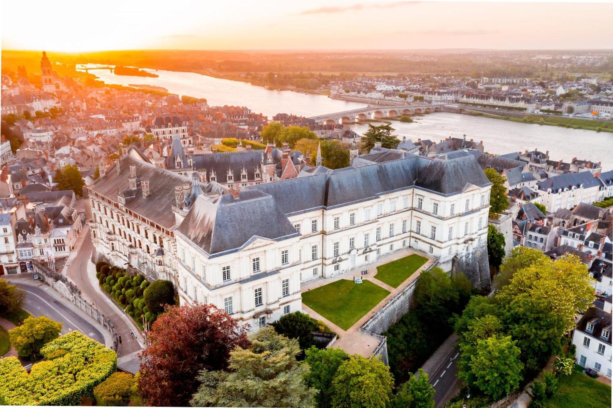Logis Hotel Du Chateau Tour-en-Sologne Kültér fotó